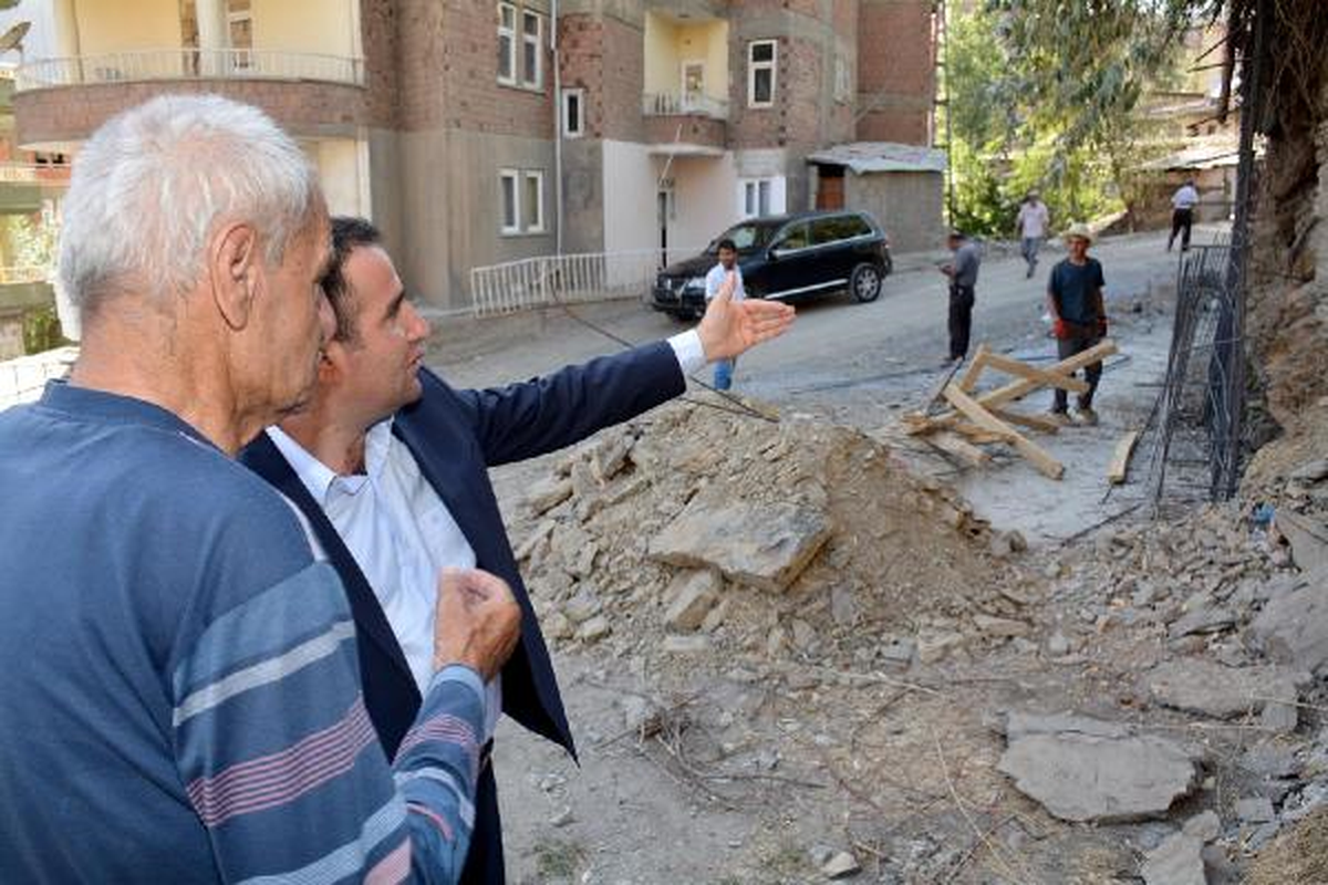 Hakkari Belediyesi\'nın Yol Çalışmasına Denetim
