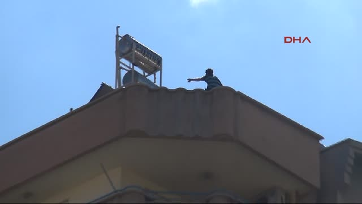 İntihar Girişiminden Polislerin Para Vermesiyle Vazgeçti