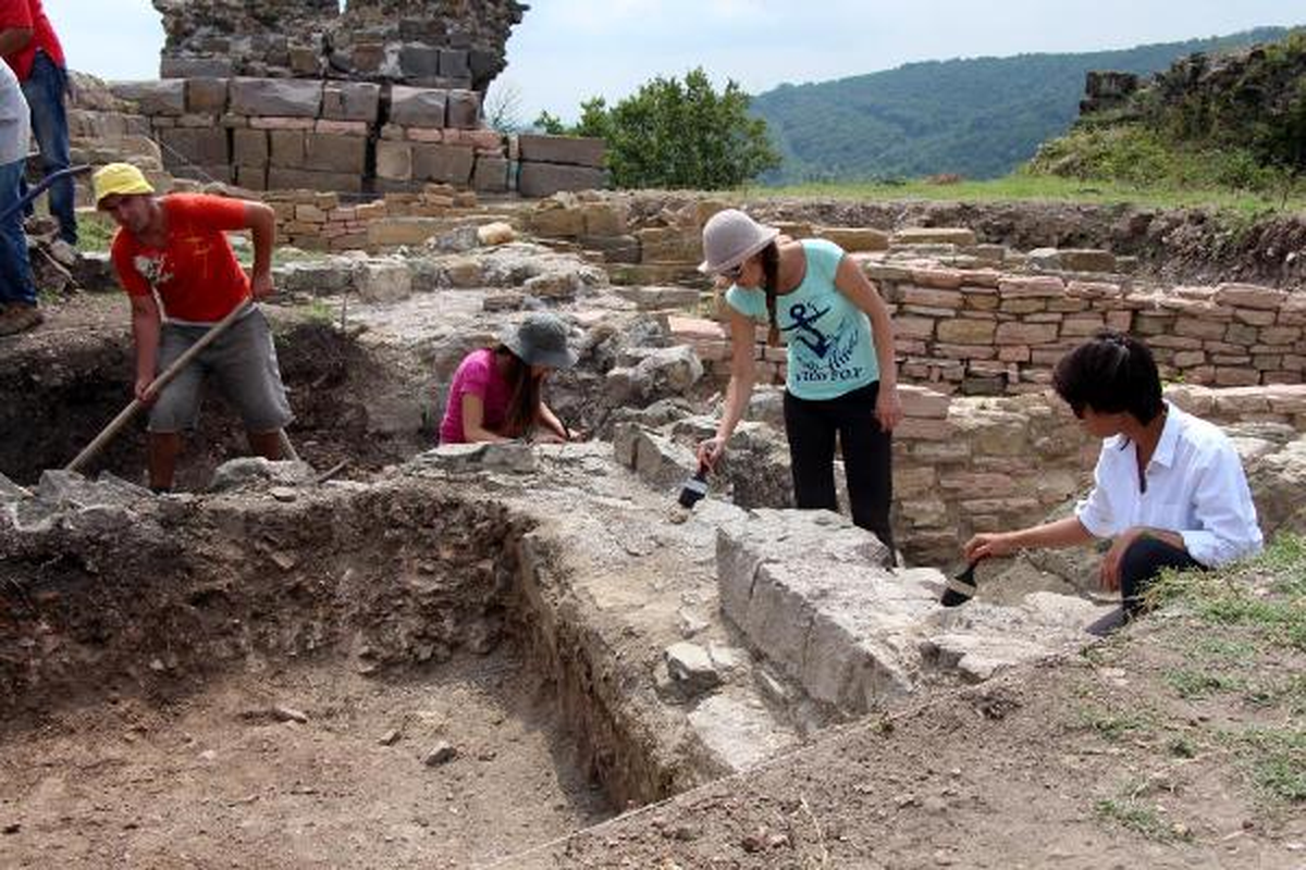 Karadeniz\'in Efes\'i, Fırça ile Gün Yüzüne Çıkarılıyor