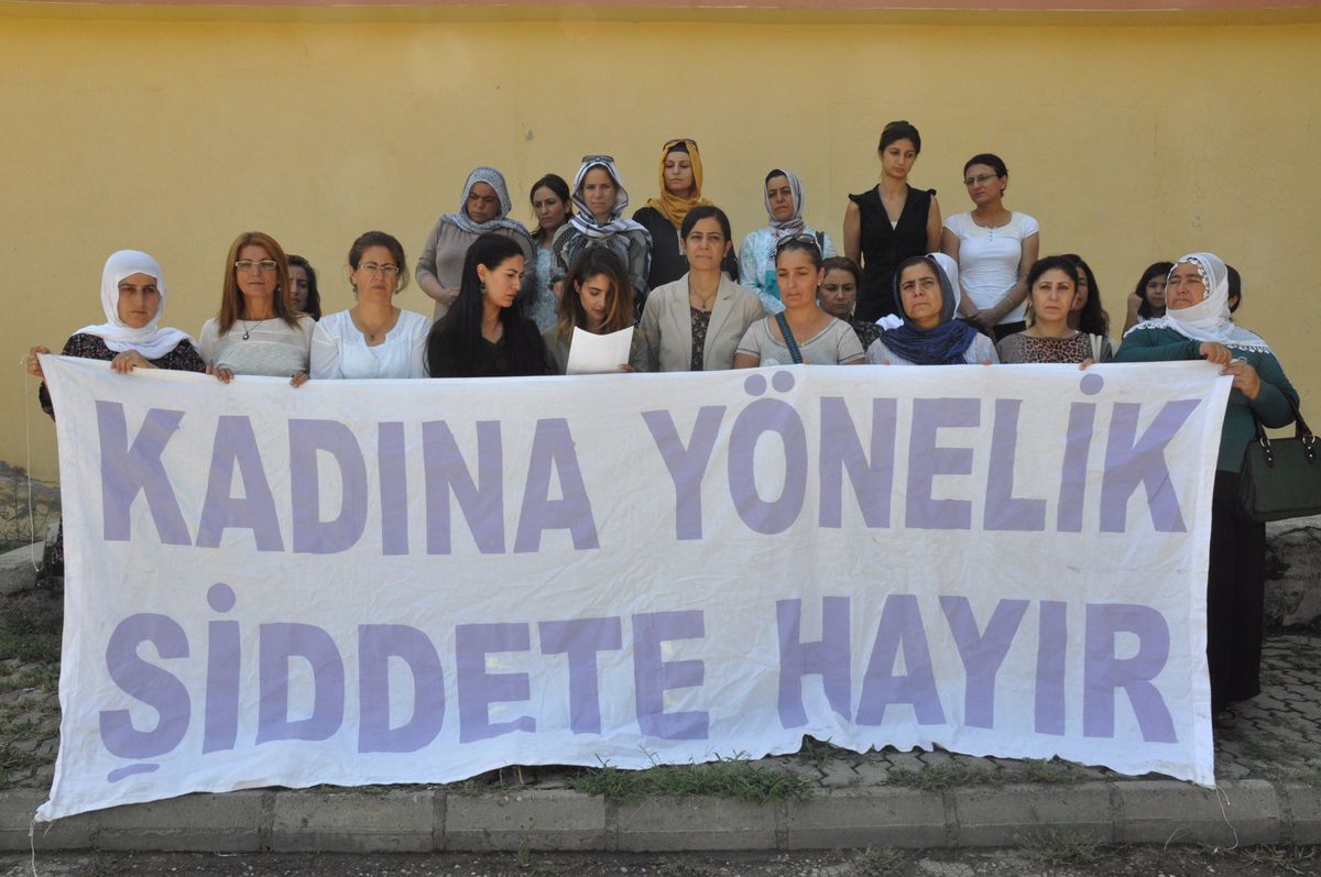 "Katliamların Sebebini Kadınlara İndirgemeyin"