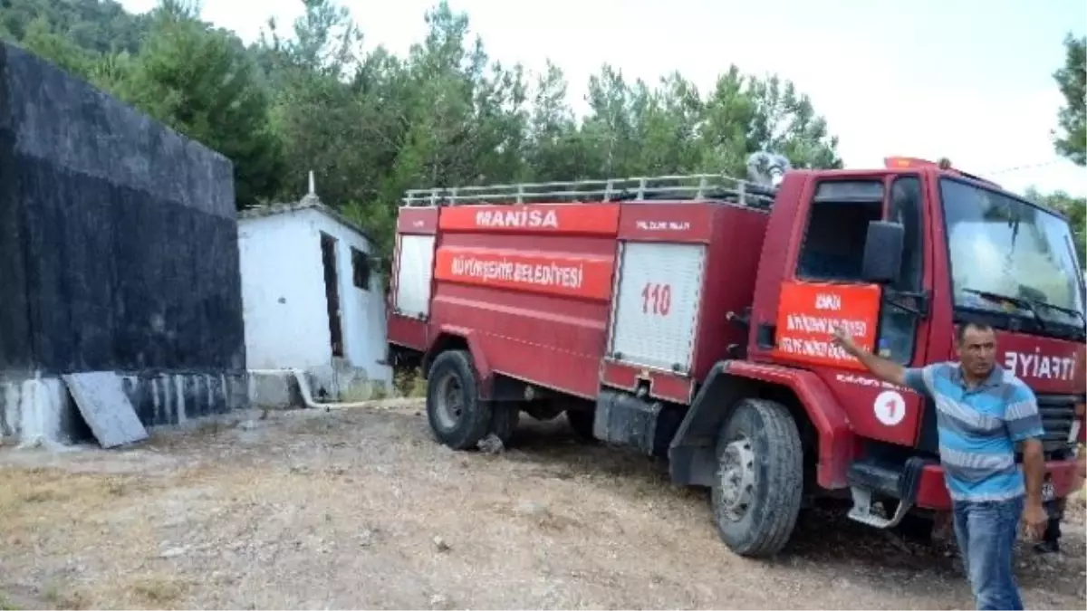 Köye İtfaiyelerle Su Taşınıyor