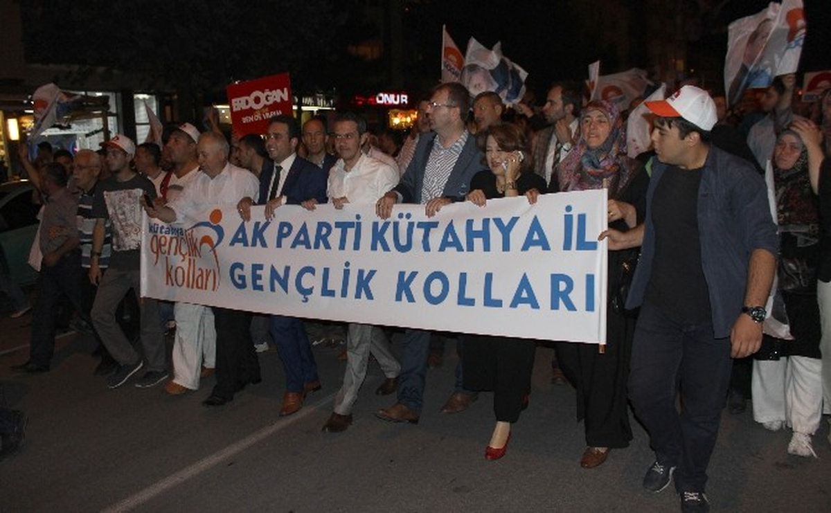 Kütahya\'da Recep Tayyip Erdoğan\'a Destek Yürüyüşü