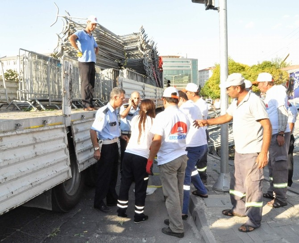 Miting Hazırlığında Kaza: 1 Yaralı