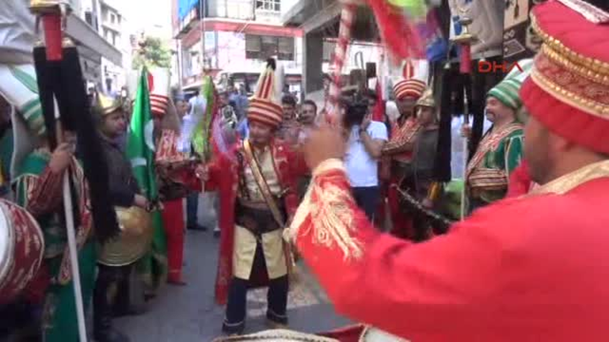 Oğluna Mehteranlı, Semazenli Şehzade Düğünü Yaptı