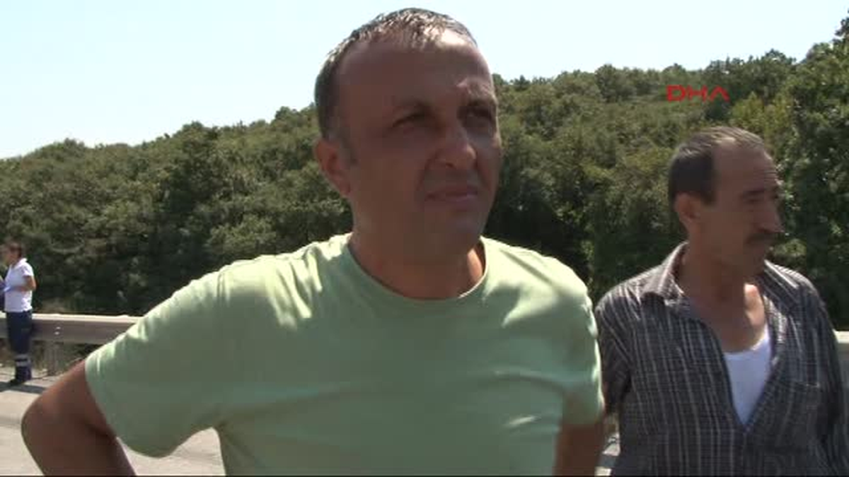 Çekmeköy\'de Otomobil İkiye Bölündü: 1 Ölü, 6 Yaralı
