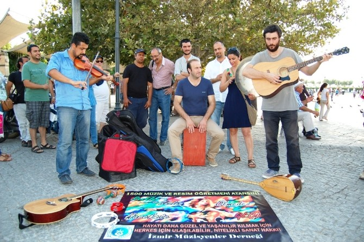 Sanat Eğitimcilerinden Enstrümanlı, Tuvalli Eylem