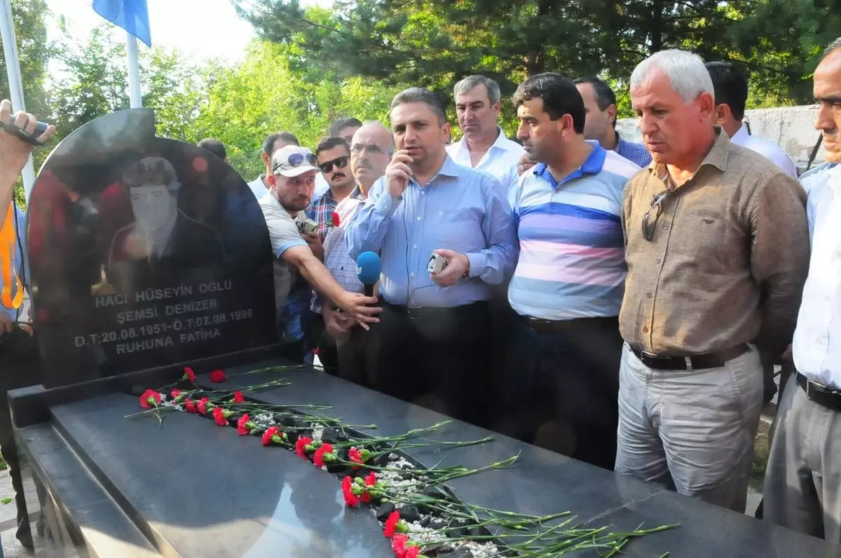 Şemsi Denizer, Mezarı Başında Anıldı