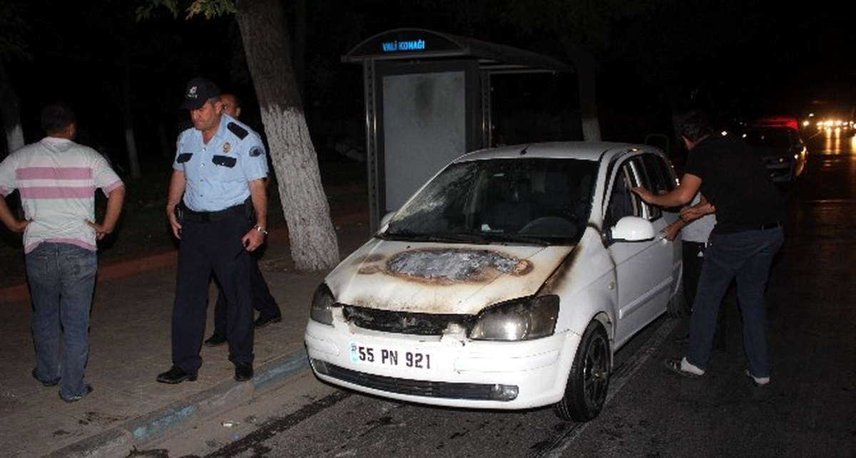 Seyir Halindeki Otomobil Alev Aldı