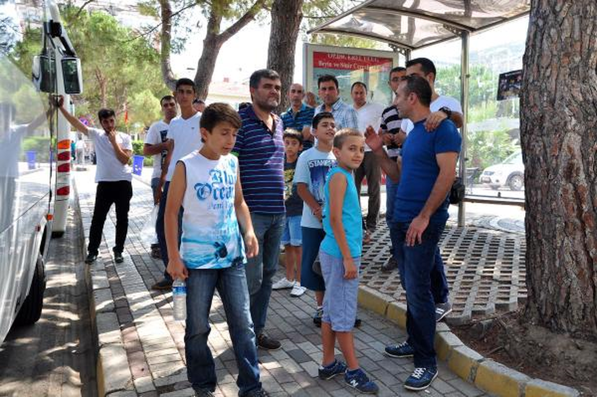 Soma\'da Madenci Yakınlarının Maç Heyecanı