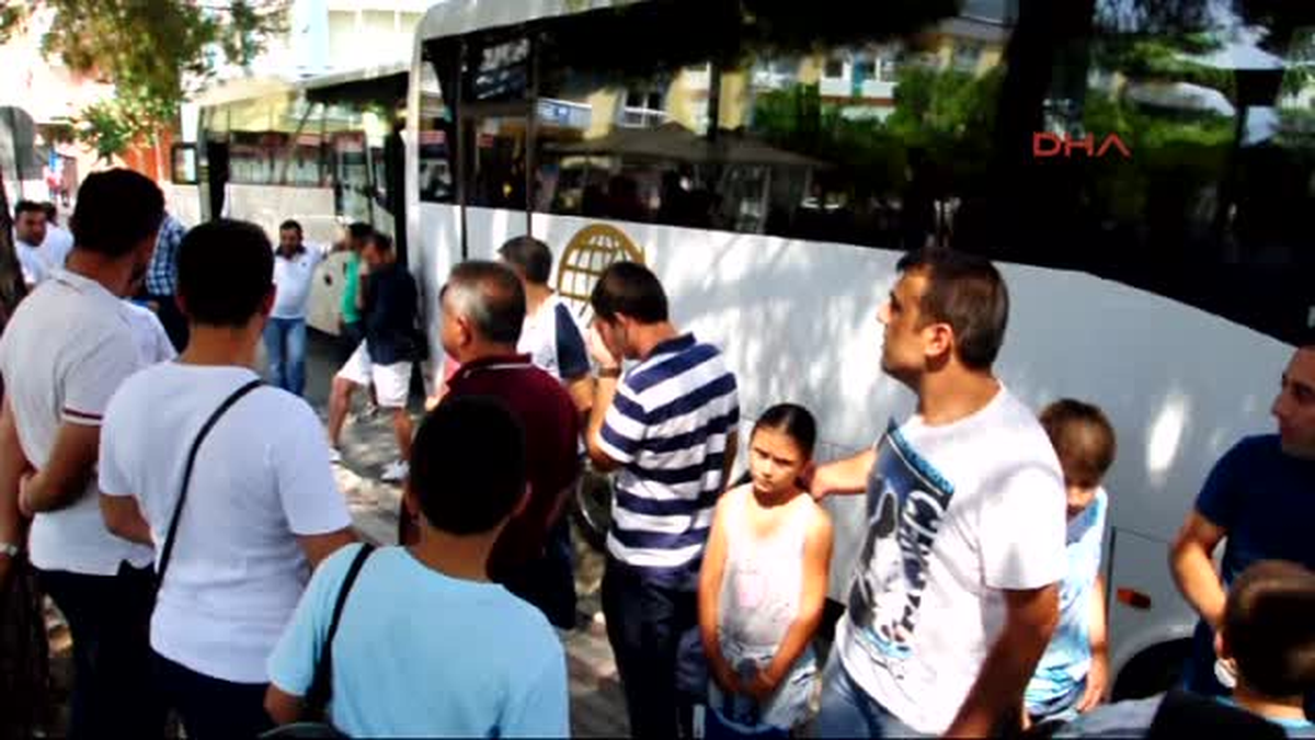 Soma\'daki Madenci Yakınlarının Maç Heyecanı
