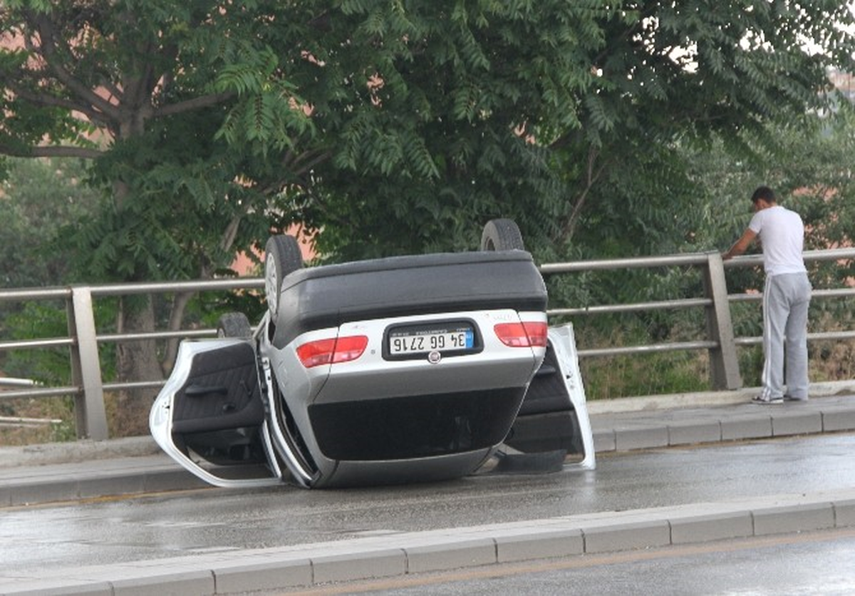 Ankara\'da Takla Atan Otomobil Hurdaya Döndü: 2 Yaralı