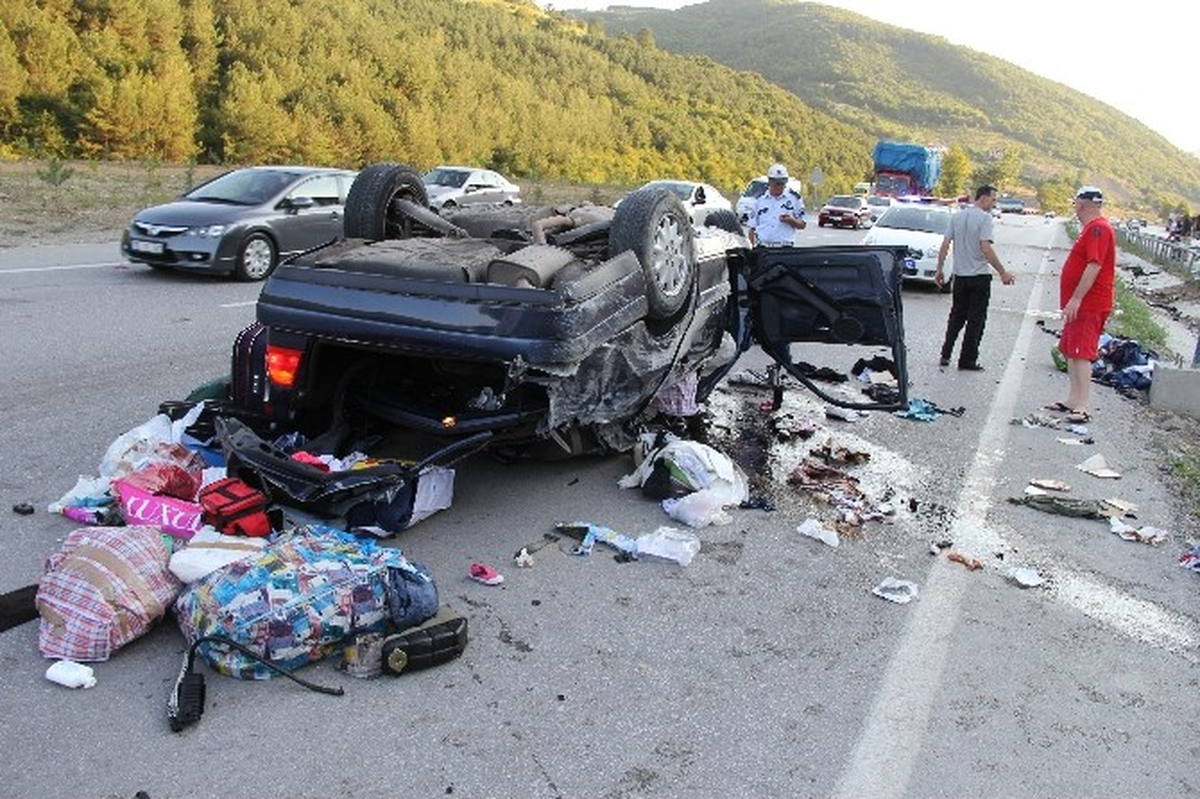 İtalya\'da Takla Atan Otomobilin Gürcü Sürücüsü Ağır Yaralandı
