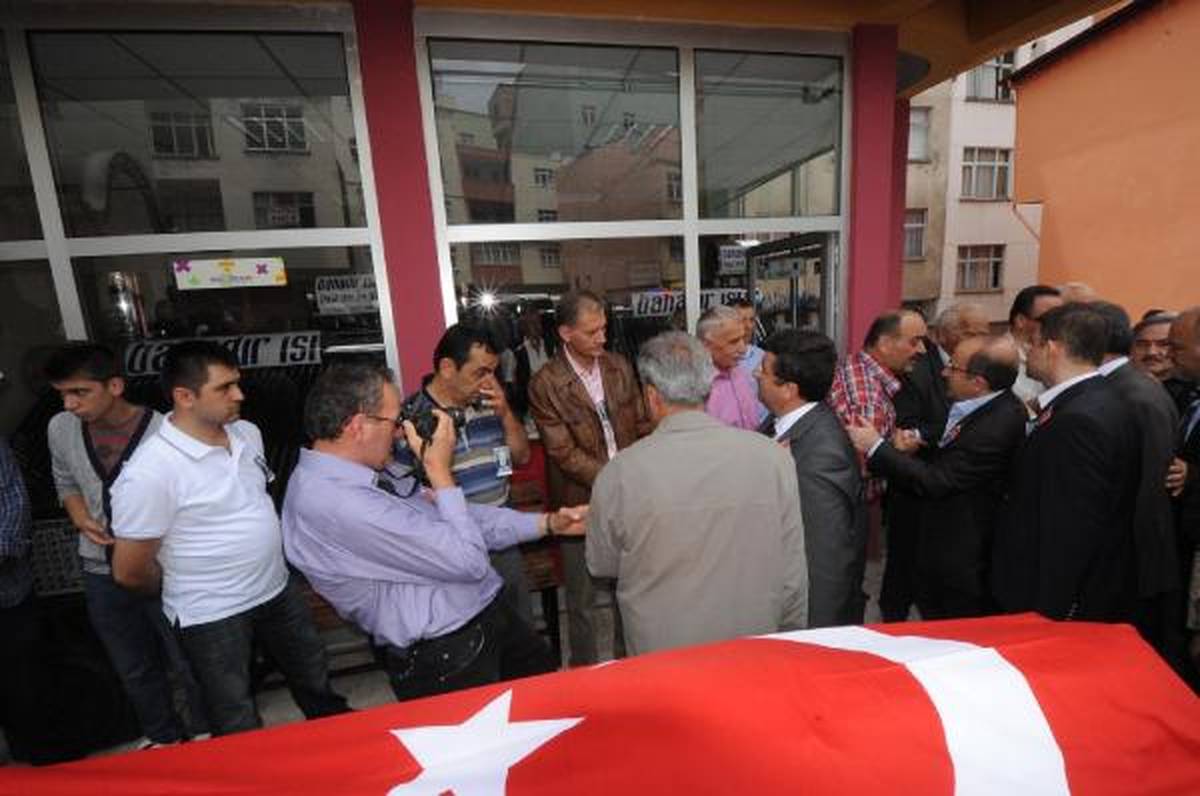 Tanker Faciası Kurbanı Polis Memuru Toprağa Verildi
