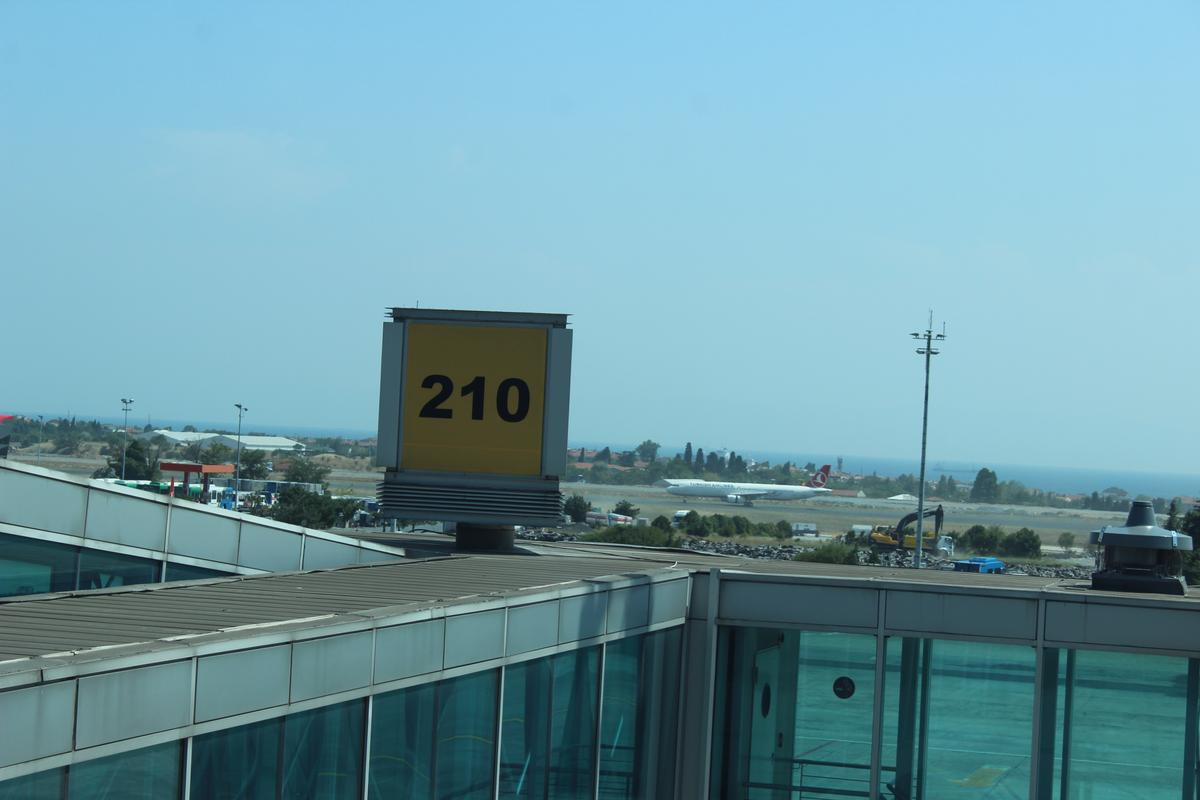 THY Uçağı Pisti "Pas" Geçti