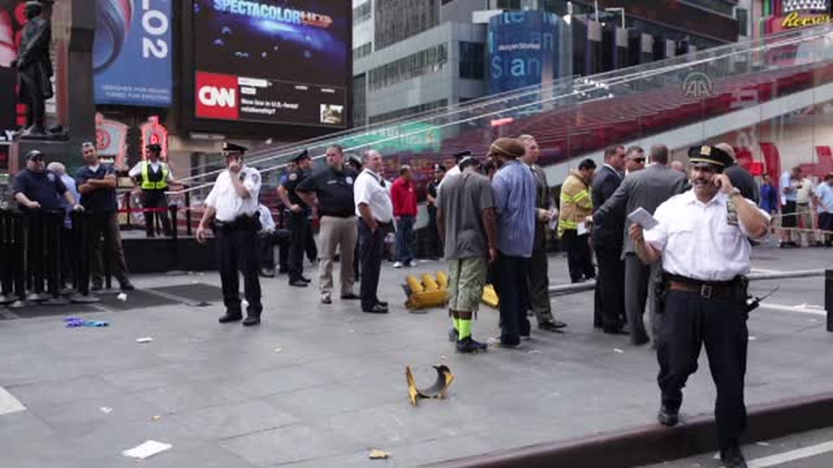 New York Times Meydanında Trafik Kazası: 13 Yaralı
