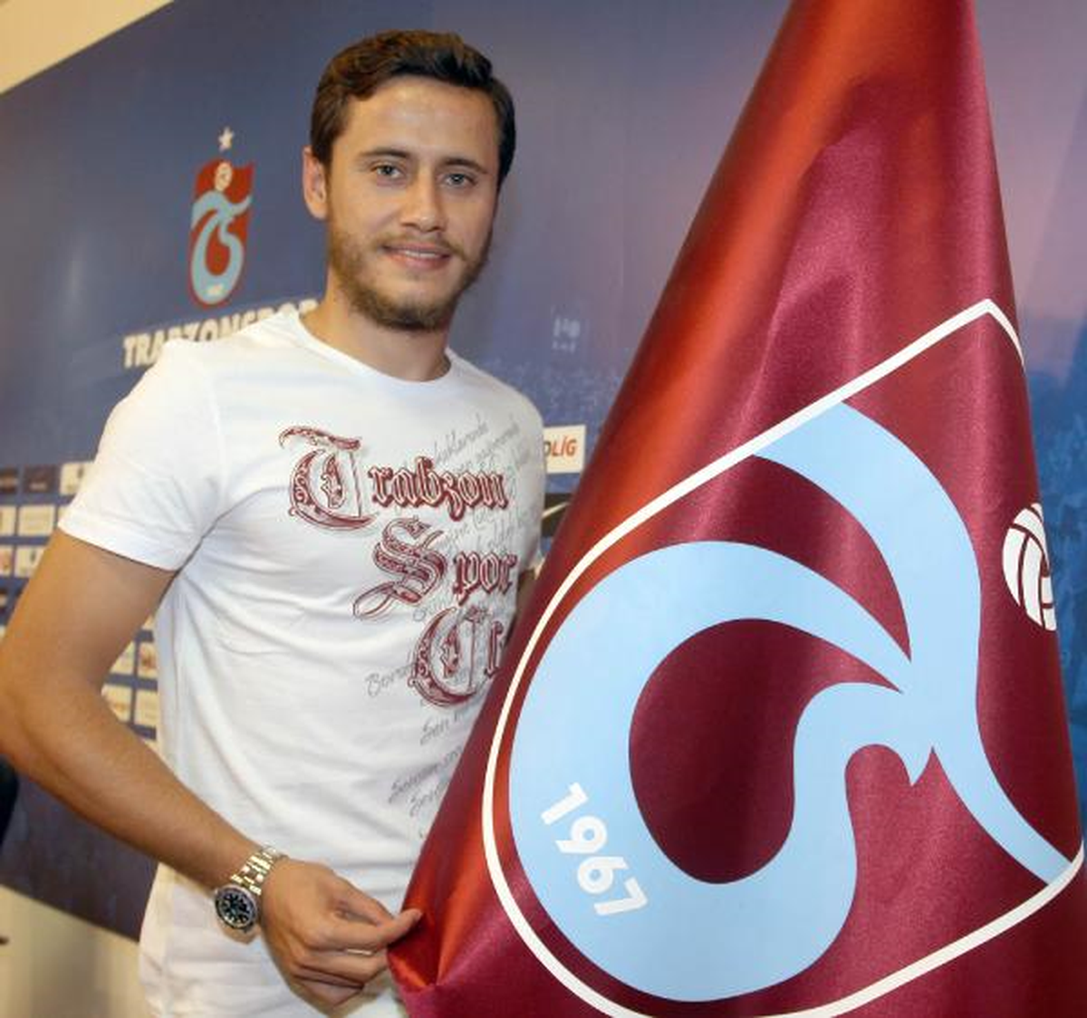 Trabzonspor Musa Nizam ile 4 Yıllık Sözleşme İmzaladı