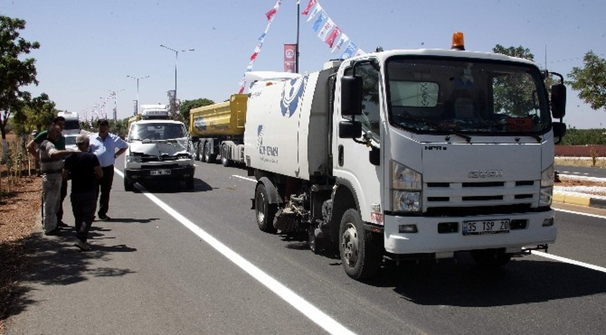 Traktörün Römorku Devrildi: 4 Yaralı