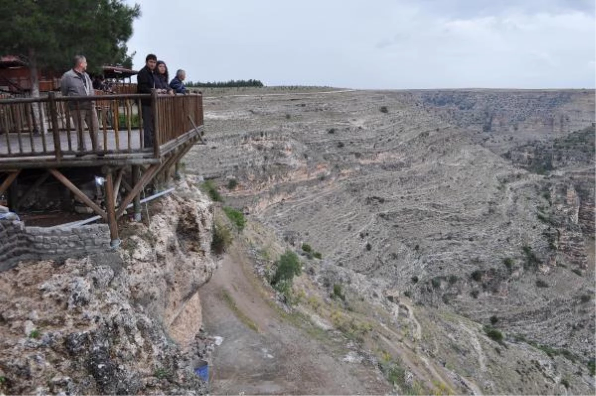 Ulubey Kanyonları Cam Terasla Turisti Çekecek
