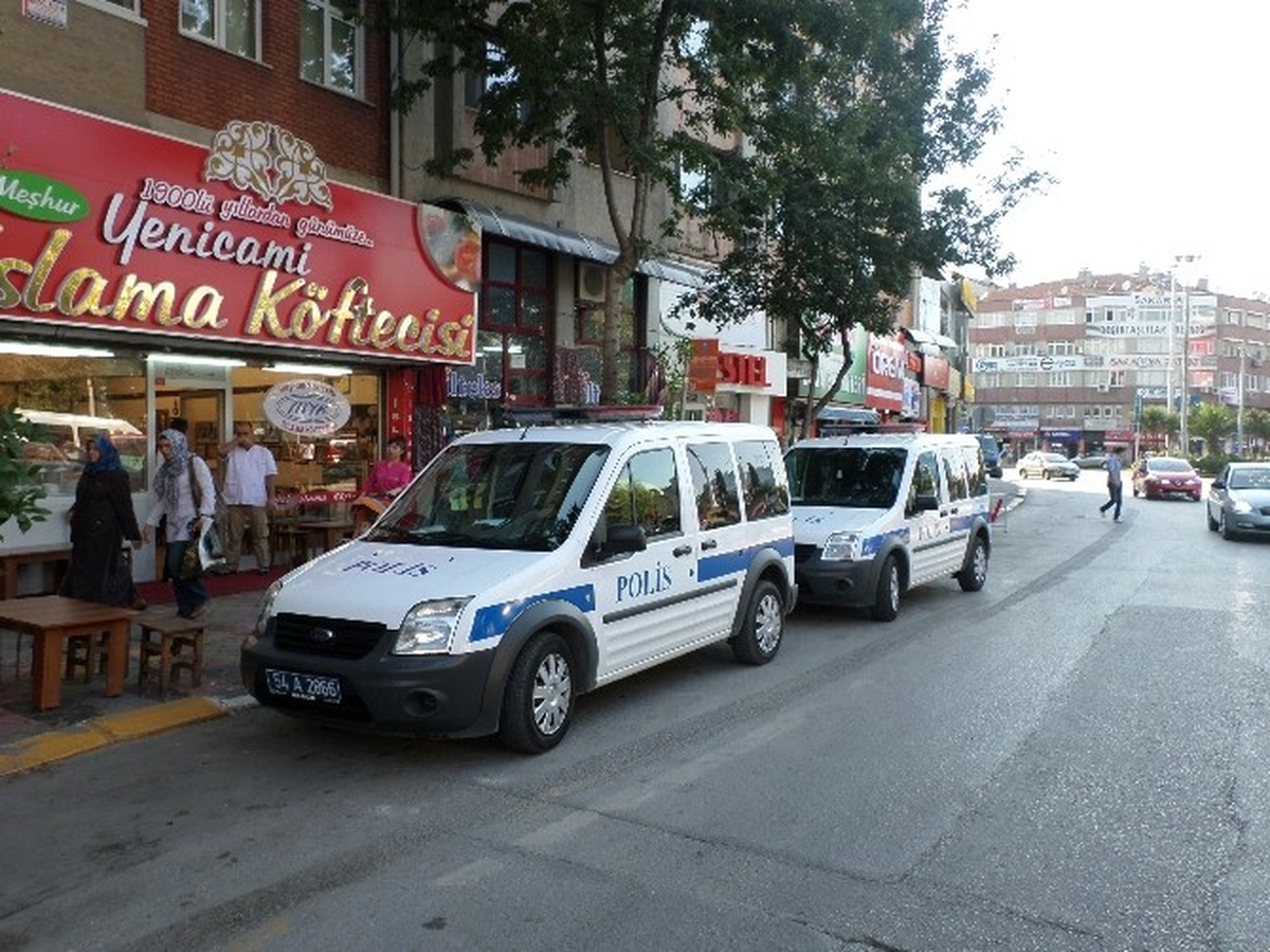 Yenicami\'de Yol Verme Yüzünden Kan Aktı