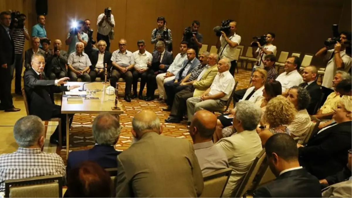 Yeniden) - Alevi Temsilcileriyle Biraraya Gelen İhsanoğlu: Türk Milleti Şaşkınlık İçinde