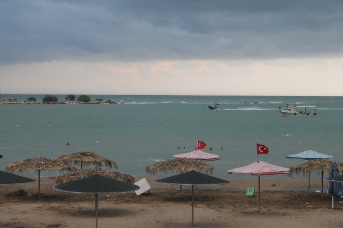 Yumurtalık\'ta Hortum Paniği