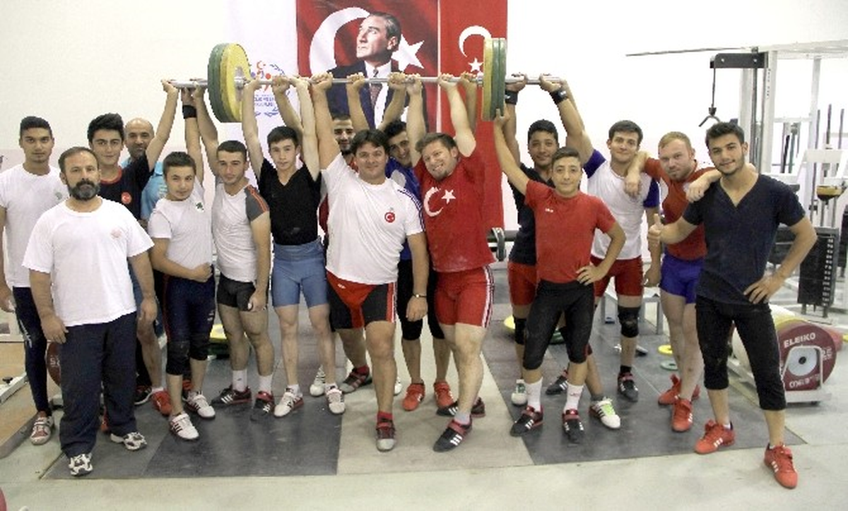 2020 Olimpiyat Oyunları\'na Halterciler Yoğun Bir Şekilde Hazırlanıyor