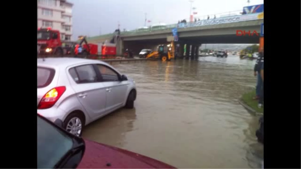 5 Karayolu Göle Döndü; Büyükçekmece\'de Trafik 4,5 Saat Durdu