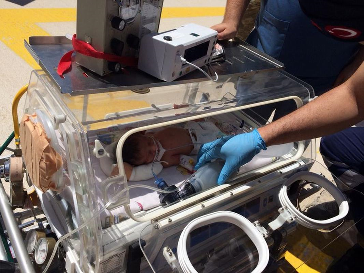 Ambulans Helikopter Minik Bebek İçin Havalandı