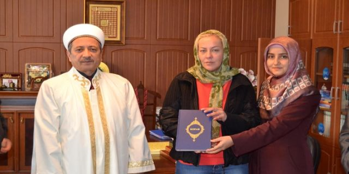 Aşık Oldu İslamiyet\'i Seçti