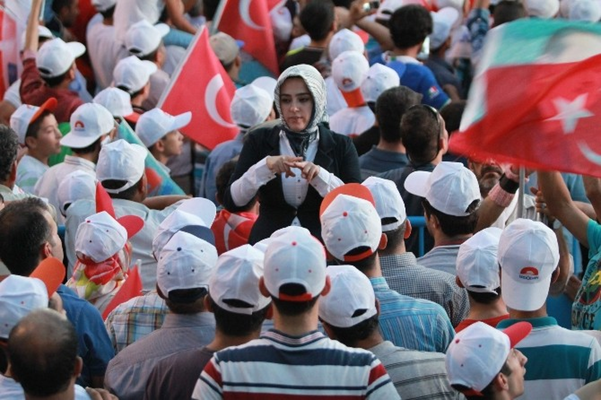 Başbakan\'ın Mitingine İşitme Engelliler de Katıldı
