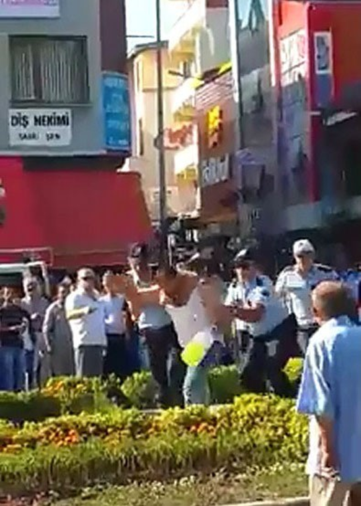Bir Baba Kızı İçin Kendini Yakmak İstedi