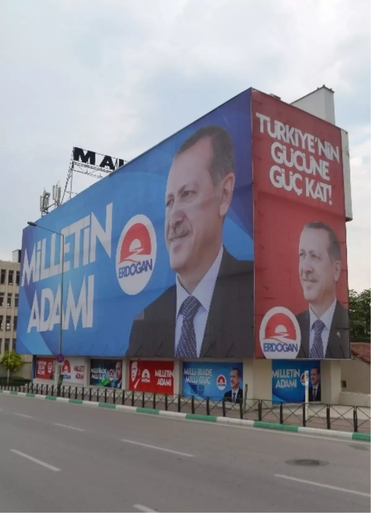 Bursa Erdoğan Afişleri ile Donatılıyor