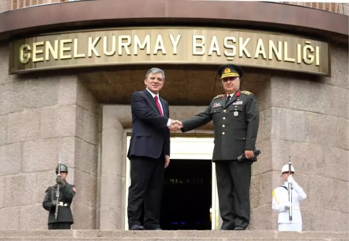 Cumhurbaşkanı Gül\'den, Orgeneral Özel\'e Veda Ziyareti