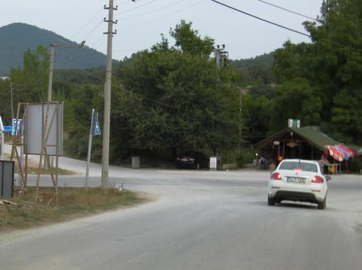 Devasa Reklam Panoları Trafik Güvenliğini Engelliyor