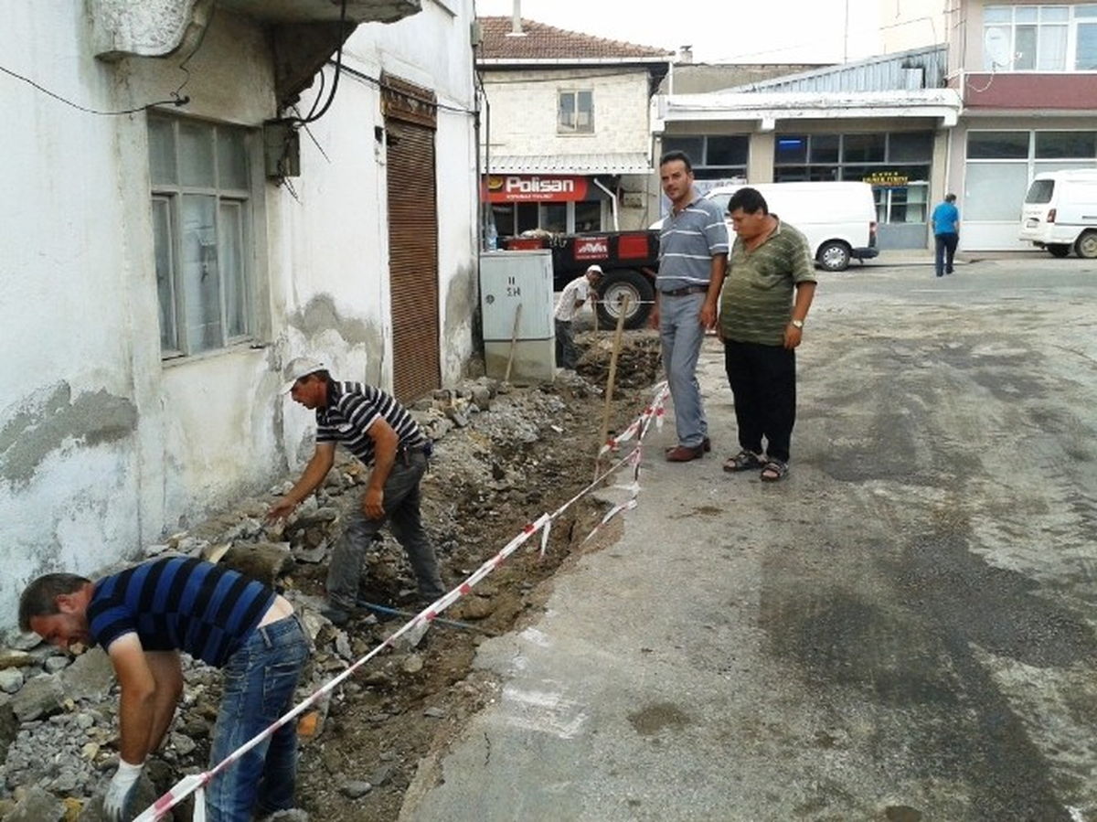 Etili Köyüne Yağmur Suyu Kanalı Yapılıyor
