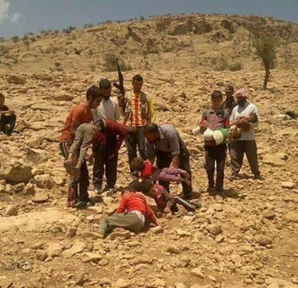 Ezidiler Açlık ve Susuzlukla Mücadele Ediyor