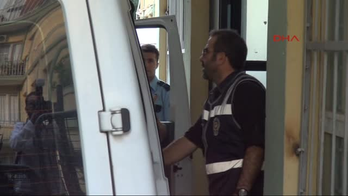 Gözaltına Alınan Polislerden Bir Bölümü Daha Adliyedegözaltına Alınan Polislerden Bir Bölümü Daha...