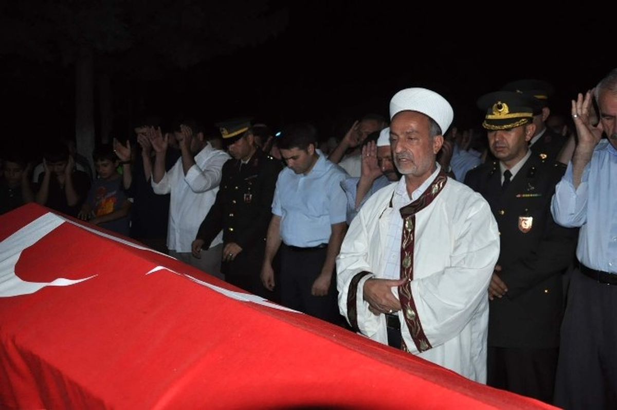 İntihar Eden Asker Toprağa Verildi