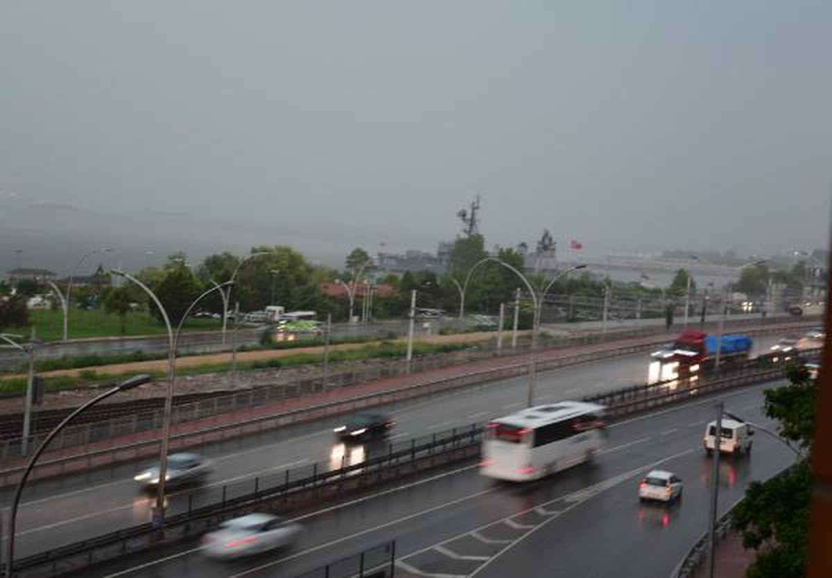 İzmit\'te Saat 16.30\'da Gece Karanlığı