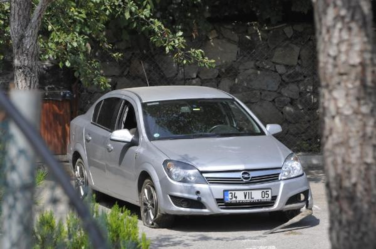 Kefken Sahilindeki Otomobilde Kadın ve Erkek Cesedi Bulundu