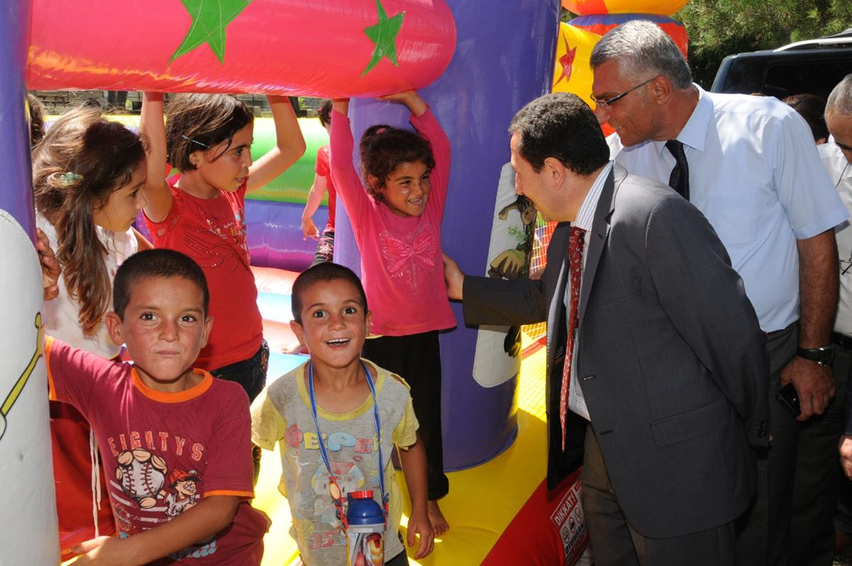 Mevsimlik İşçilerin Çocuklarının Yüzü Oyun Parklarıyla Güldü