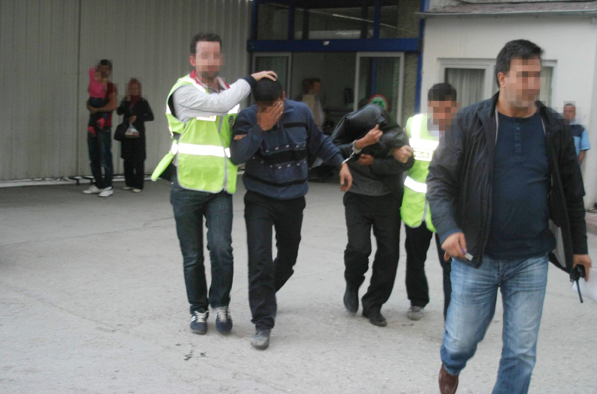 Okullara Dadanan Hırsızlar Yakayı Ele Verdi