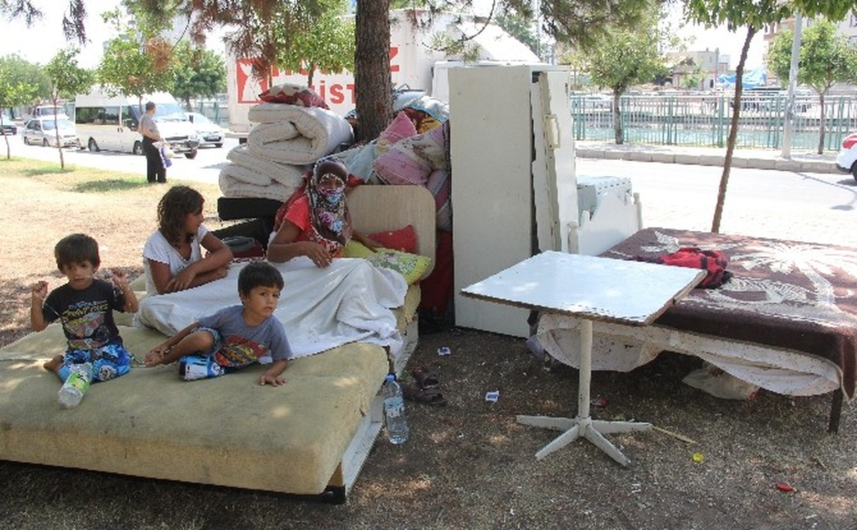 200 Lira Kirayı Ödeyemeyen 3 Çocuklu Aile Sokakta Kaldı
