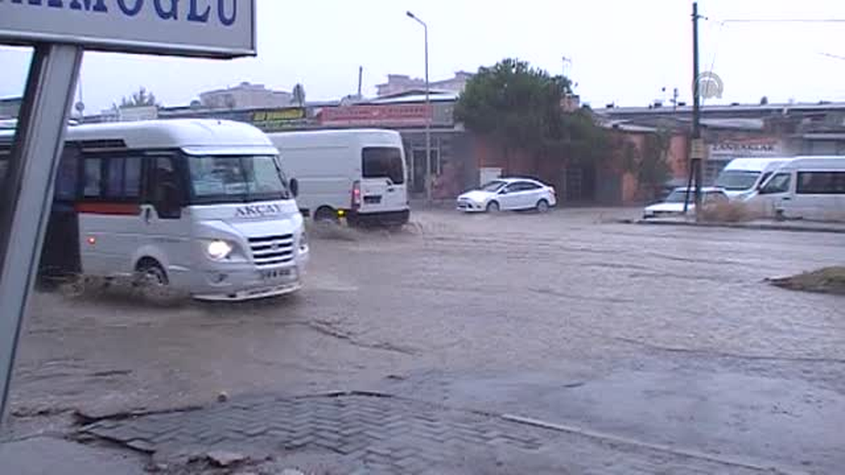 Sağanak hayatı olumsuz etkiledi -