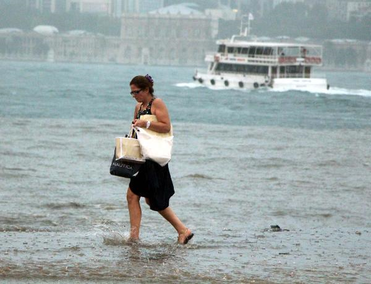 Yağışın Etkili Olduğu Üsküdar'da Aynı Görüntüler Kaydedildi