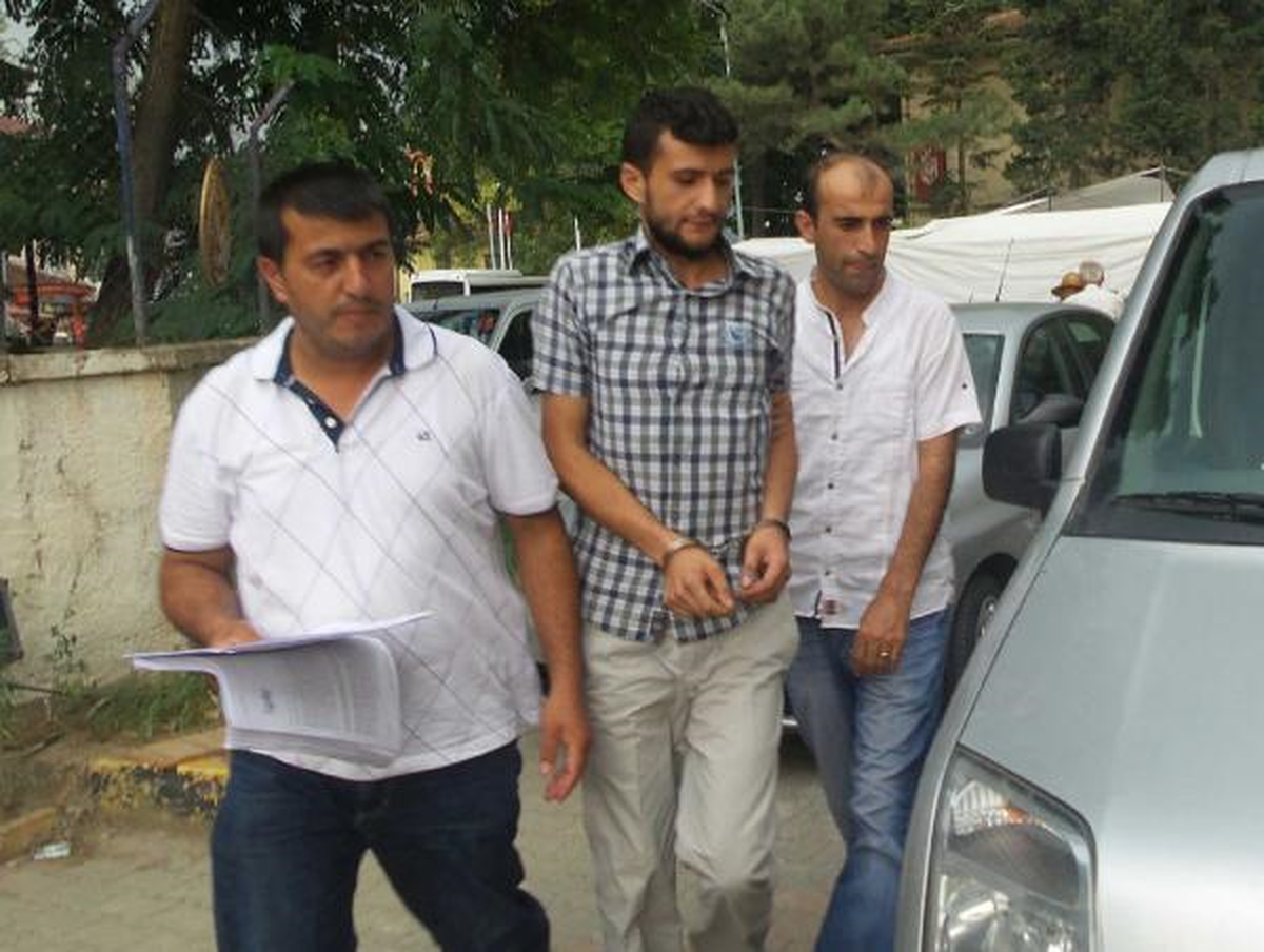 Sakarya\'da 50 Kilo Bonzai Ele Gecirildi (2)