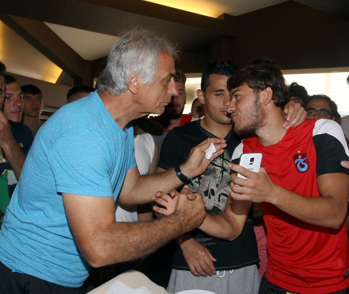Trabzonspor\'da Yusuf Erdoğan\'ın Doğum Günü Kutlandı