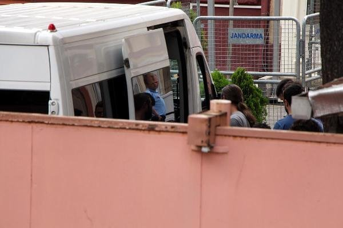 Tutuklanan Polisler Cezaevine Getirildi