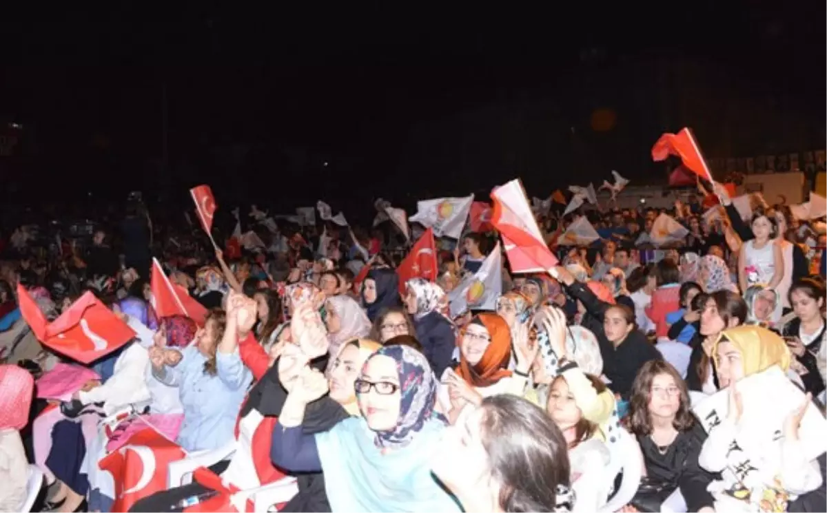 Uğur Işılak\'tan Muhteşem Konser
