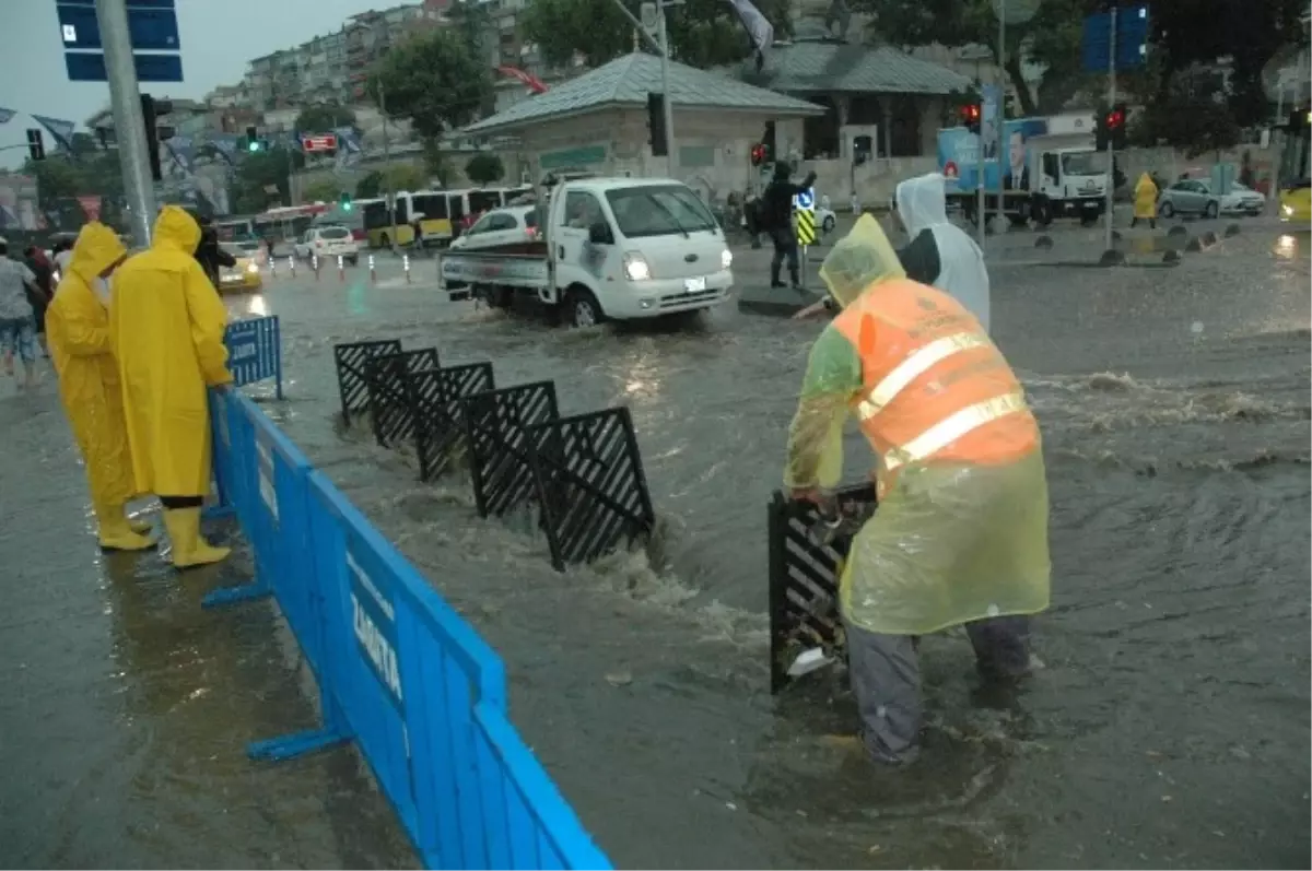 Üsküdar Meydanı Göle Döndü